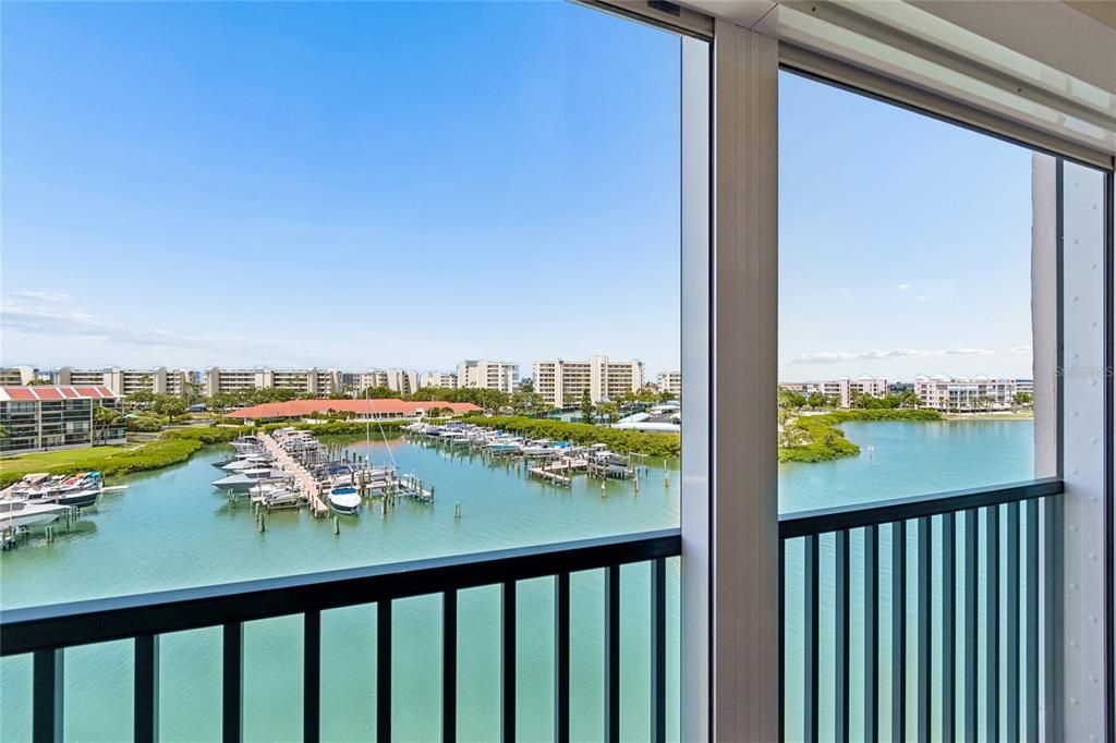 待售: $215,000 (1 贝兹, 1 浴室, 855 平方英尺)