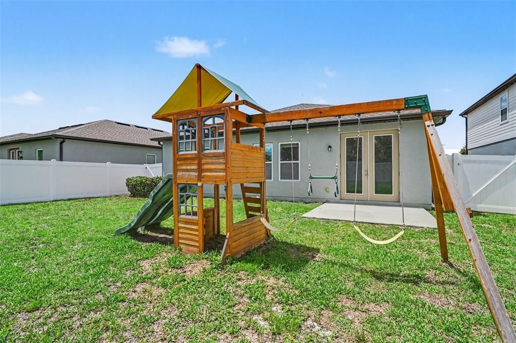 На продажу: $368,900 (3 спален, 2 ванн, 1675 Квадратных фут)