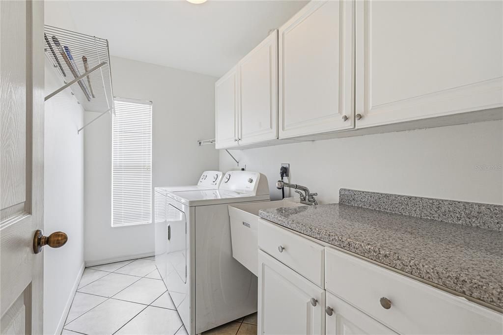 En Venta: $329,000 (3 camas, 2 baños, 1952 Pies cuadrados)