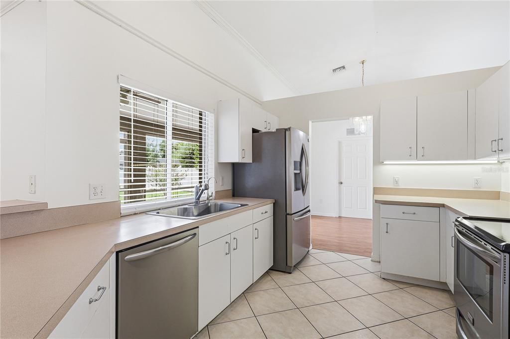 En Venta: $329,000 (3 camas, 2 baños, 1952 Pies cuadrados)