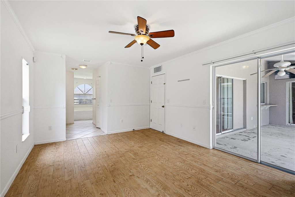En Venta: $329,000 (3 camas, 2 baños, 1952 Pies cuadrados)