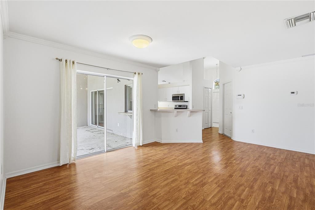 En Venta: $329,000 (3 camas, 2 baños, 1952 Pies cuadrados)
