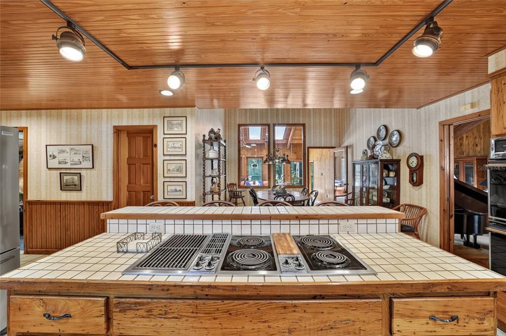 На продажу: $1,299,999 (3 спален, 4 ванн, 4985 Квадратных фут)