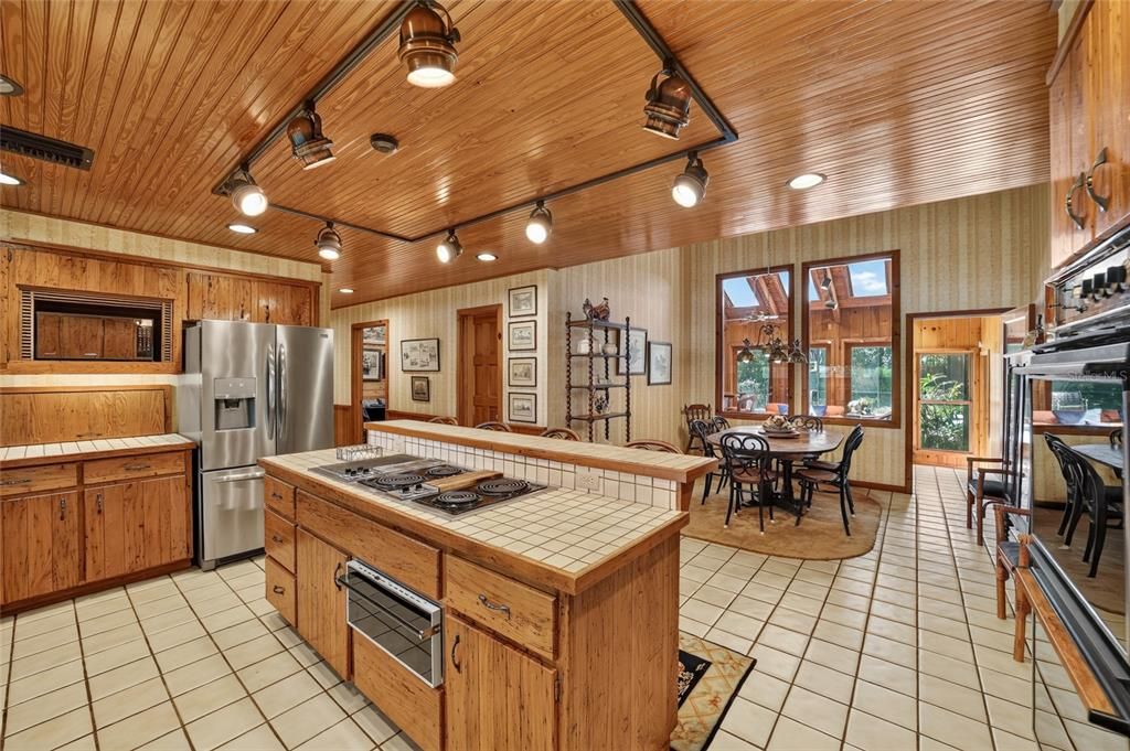 На продажу: $1,299,999 (3 спален, 4 ванн, 4985 Квадратных фут)