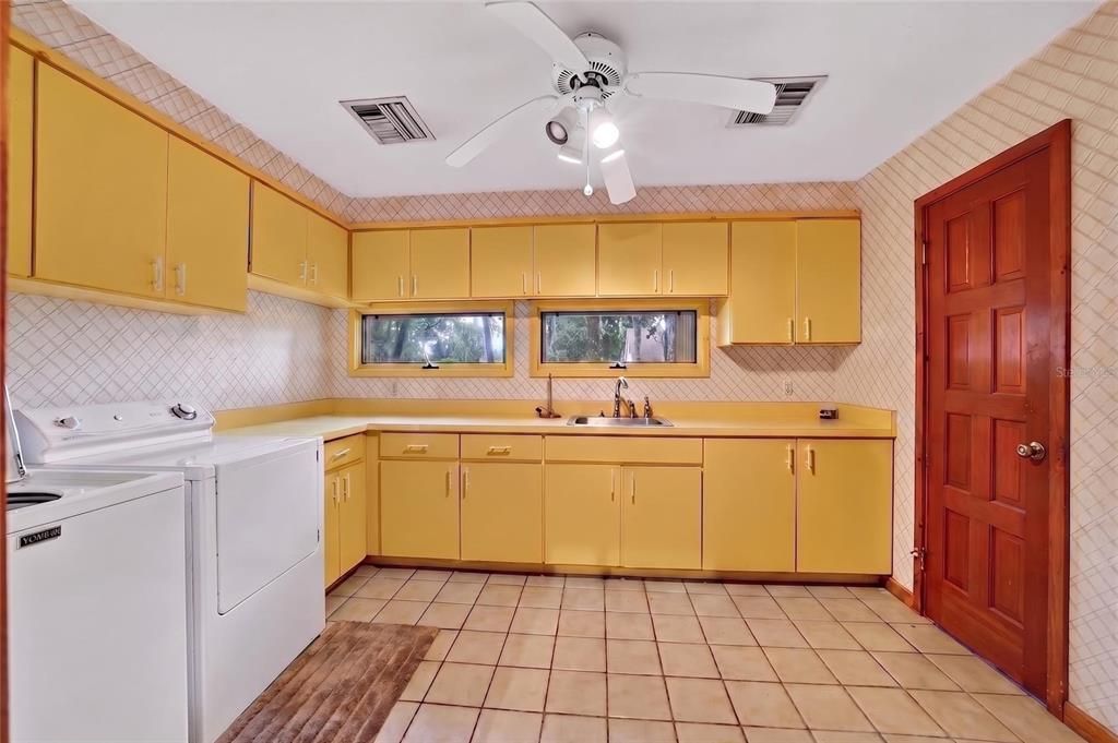 На продажу: $1,299,999 (3 спален, 4 ванн, 4985 Квадратных фут)