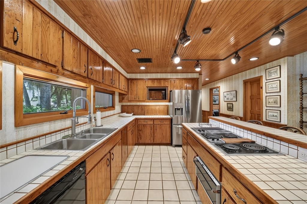На продажу: $1,299,999 (3 спален, 4 ванн, 4985 Квадратных фут)