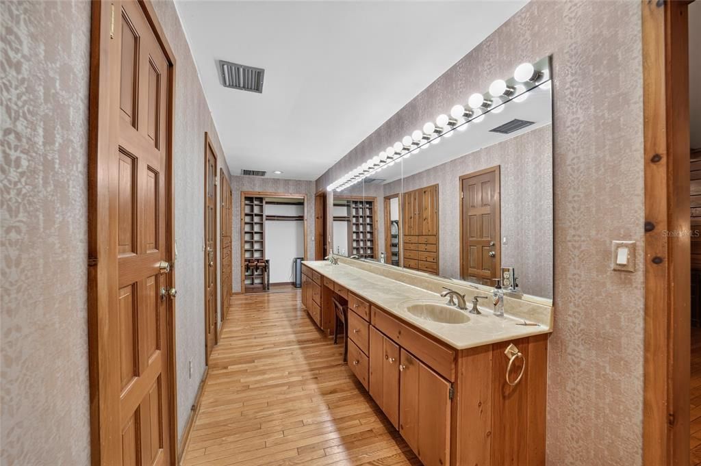 На продажу: $1,299,999 (3 спален, 4 ванн, 4985 Квадратных фут)