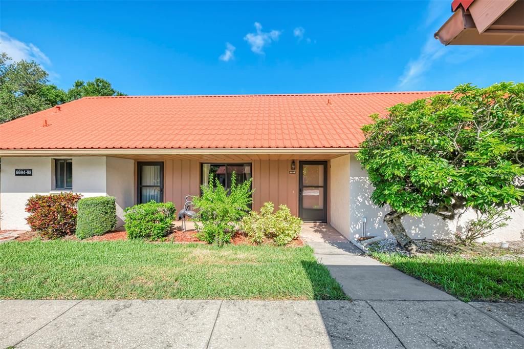 For Sale: $249,900 (2 beds, 2 baths, 1374 Square Feet)