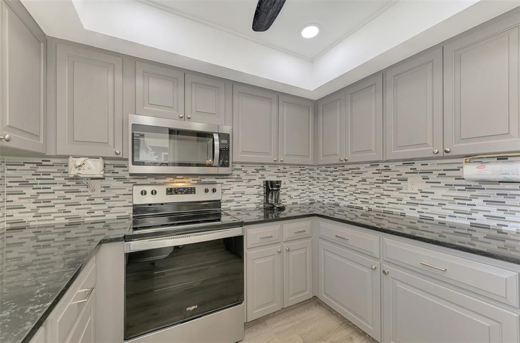 For Sale: $249,900 (2 beds, 2 baths, 1374 Square Feet)