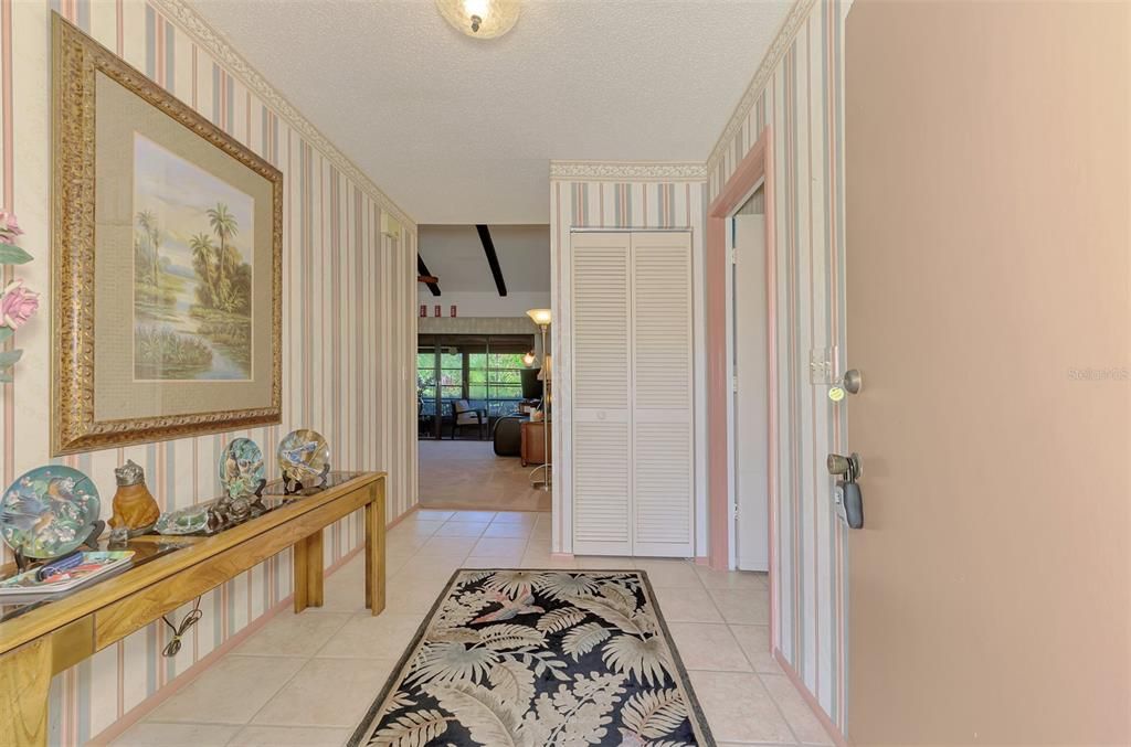 For Sale: $249,900 (2 beds, 2 baths, 1374 Square Feet)