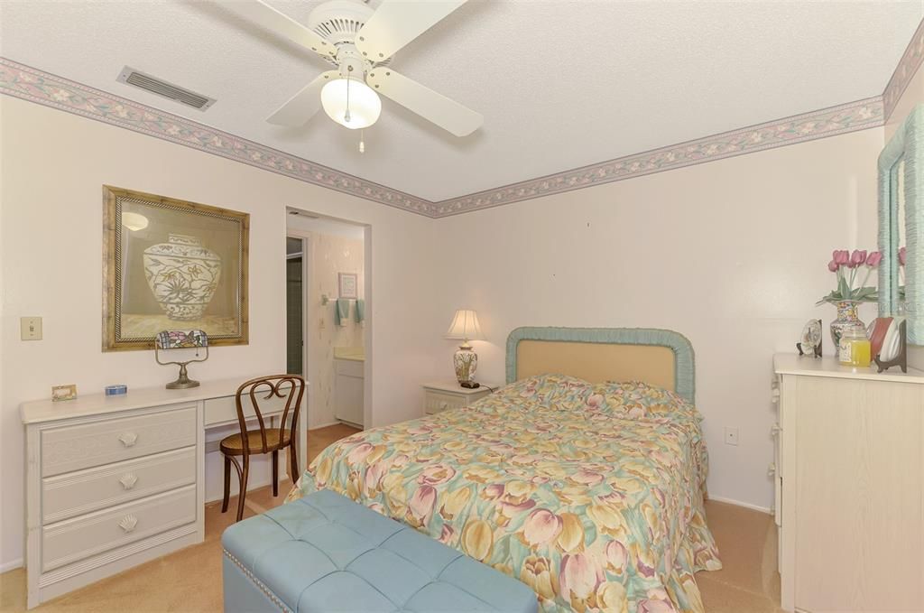 For Sale: $249,900 (2 beds, 2 baths, 1374 Square Feet)