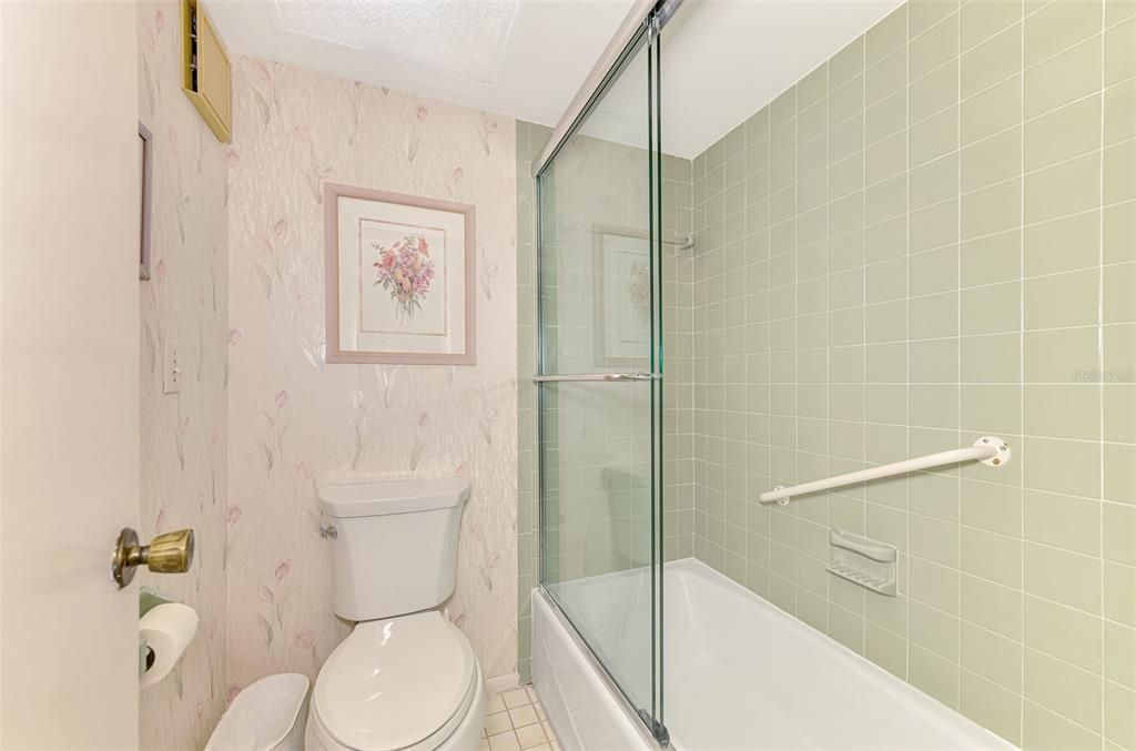 For Sale: $249,900 (2 beds, 2 baths, 1374 Square Feet)
