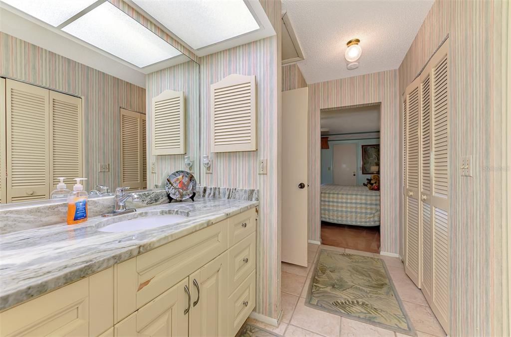 For Sale: $249,900 (2 beds, 2 baths, 1374 Square Feet)