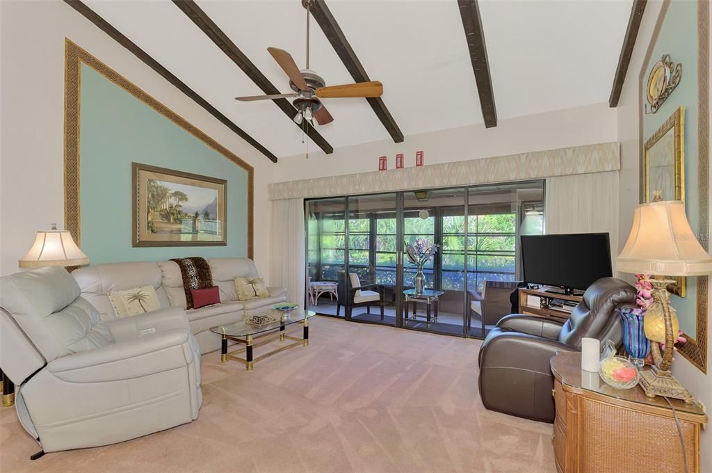 For Sale: $249,900 (2 beds, 2 baths, 1374 Square Feet)