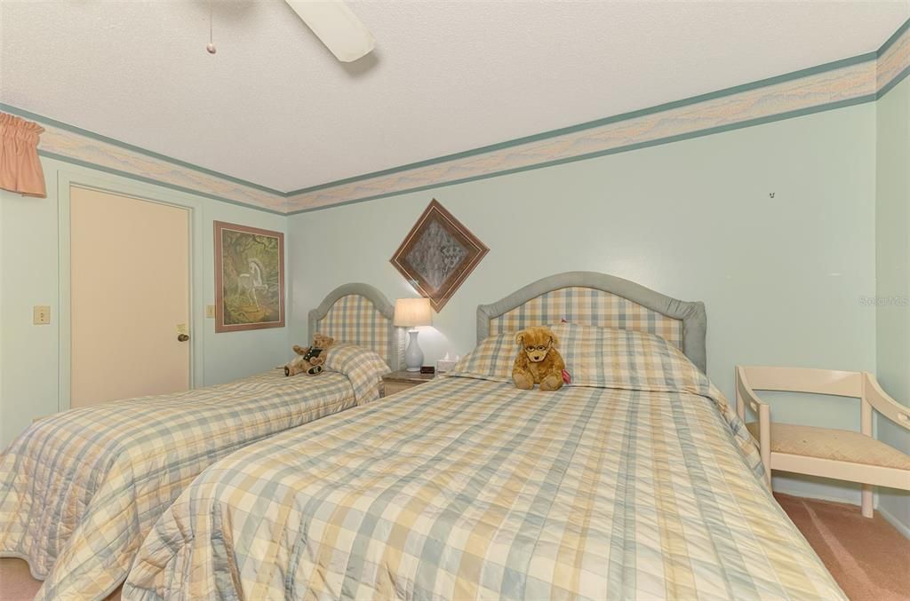 For Sale: $249,900 (2 beds, 2 baths, 1374 Square Feet)