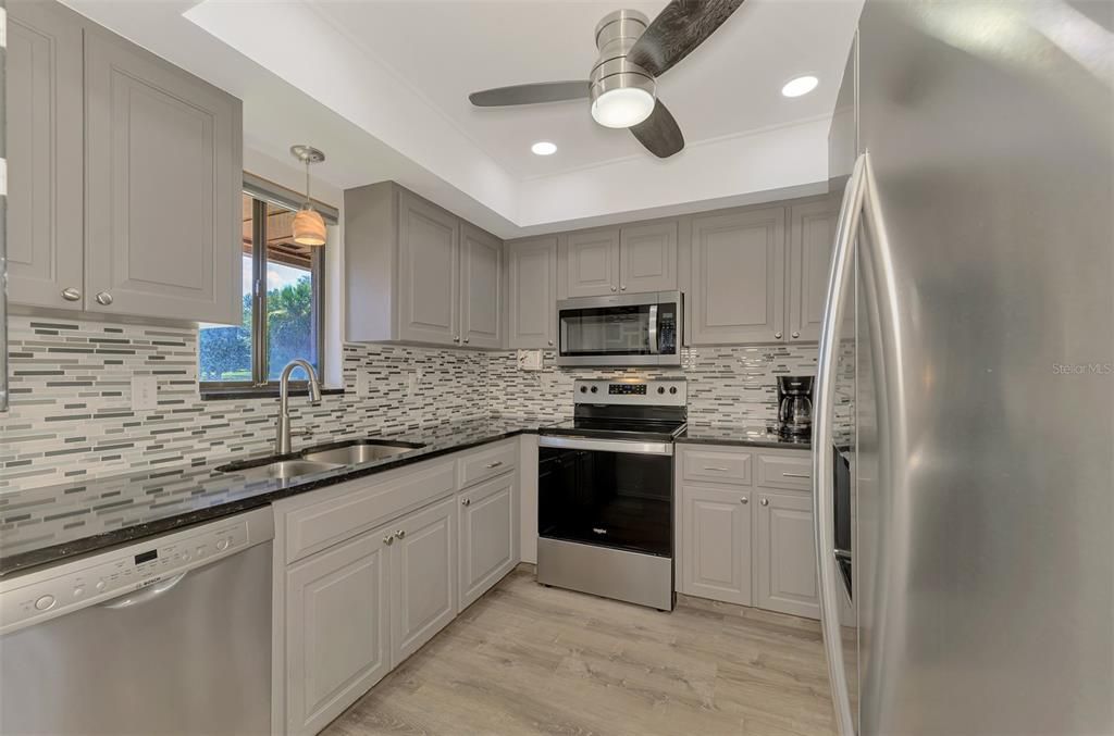 For Sale: $249,900 (2 beds, 2 baths, 1374 Square Feet)