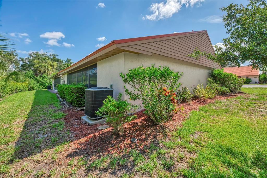 For Sale: $249,900 (2 beds, 2 baths, 1374 Square Feet)