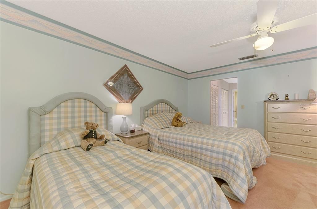 For Sale: $249,900 (2 beds, 2 baths, 1374 Square Feet)