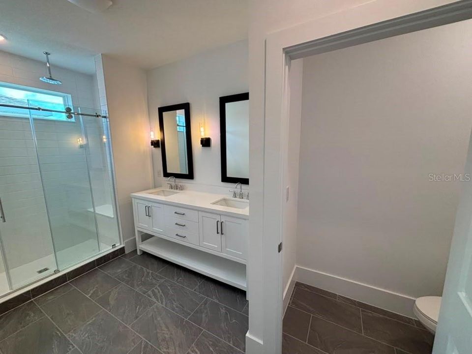 В аренду: $3,800 (4 спален, 3 ванн, 2500 Квадратных фут)