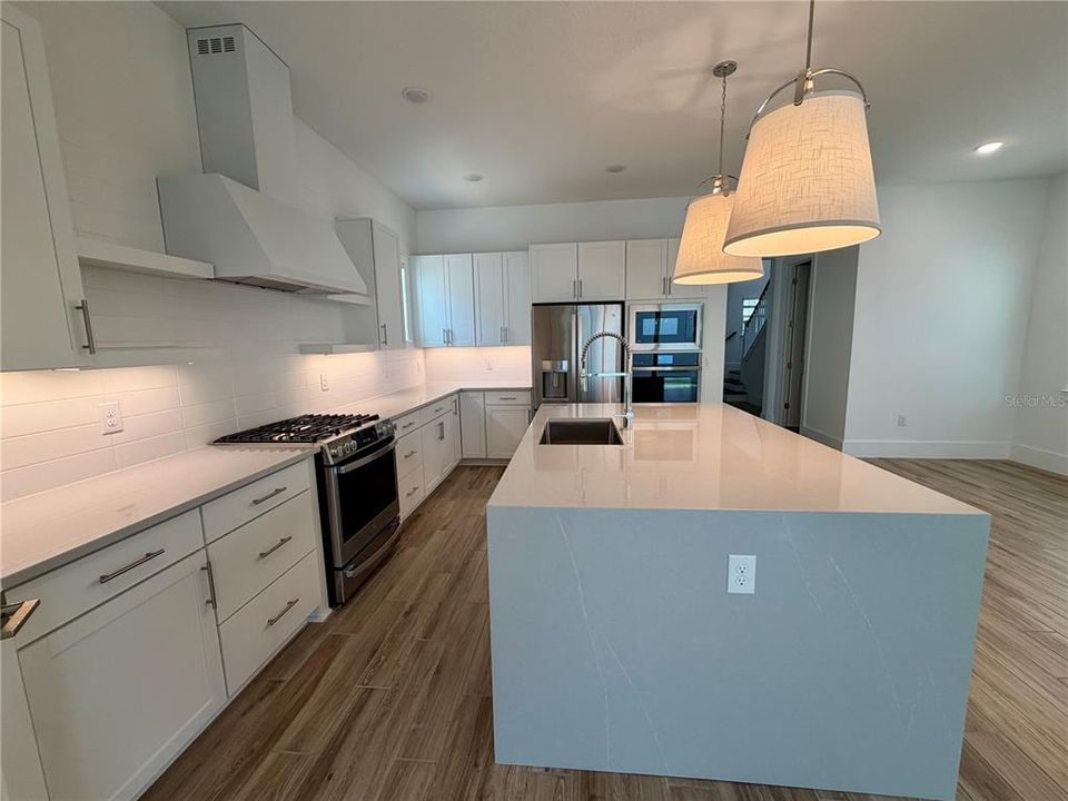 В аренду: $3,800 (4 спален, 3 ванн, 2500 Квадратных фут)