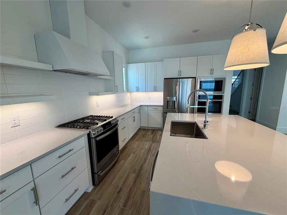 В аренду: $3,800 (4 спален, 3 ванн, 2500 Квадратных фут)