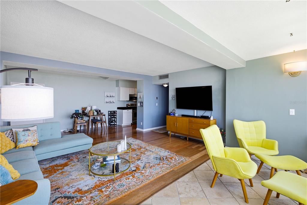 На продажу: $325,000 (2 спален, 2 ванн, 1420 Квадратных фут)