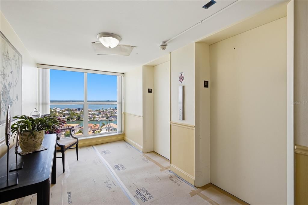На продажу: $325,000 (2 спален, 2 ванн, 1420 Квадратных фут)