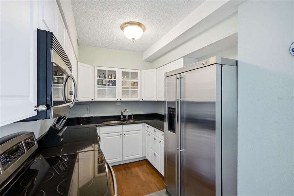 На продажу: $325,000 (2 спален, 2 ванн, 1420 Квадратных фут)
