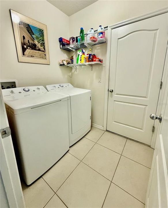 En Venta: $304,995 (3 camas, 2 baños, 1756 Pies cuadrados)