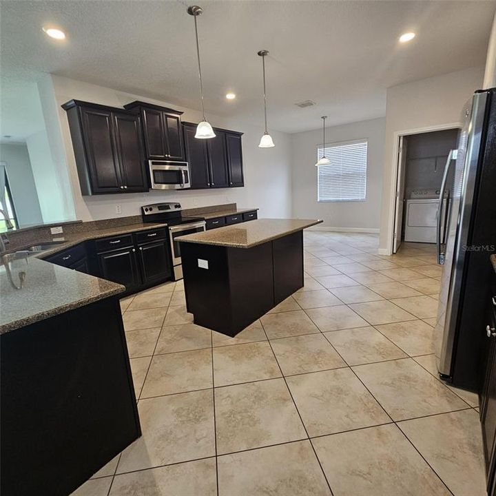 For Rent: $2,900 (4 beds, 3 baths, 2293 Square Feet)