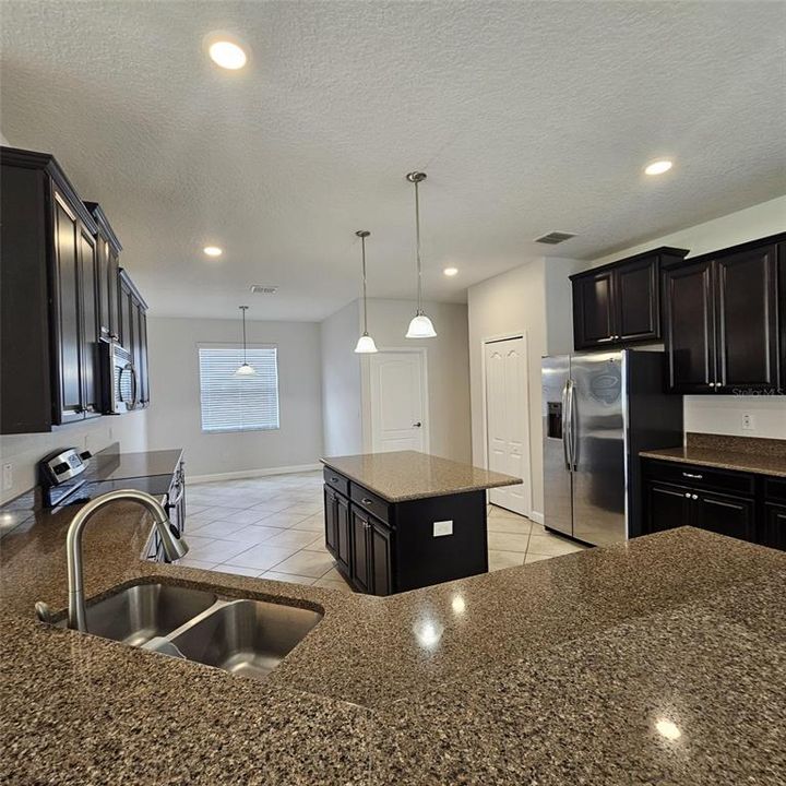For Rent: $2,900 (4 beds, 3 baths, 2293 Square Feet)