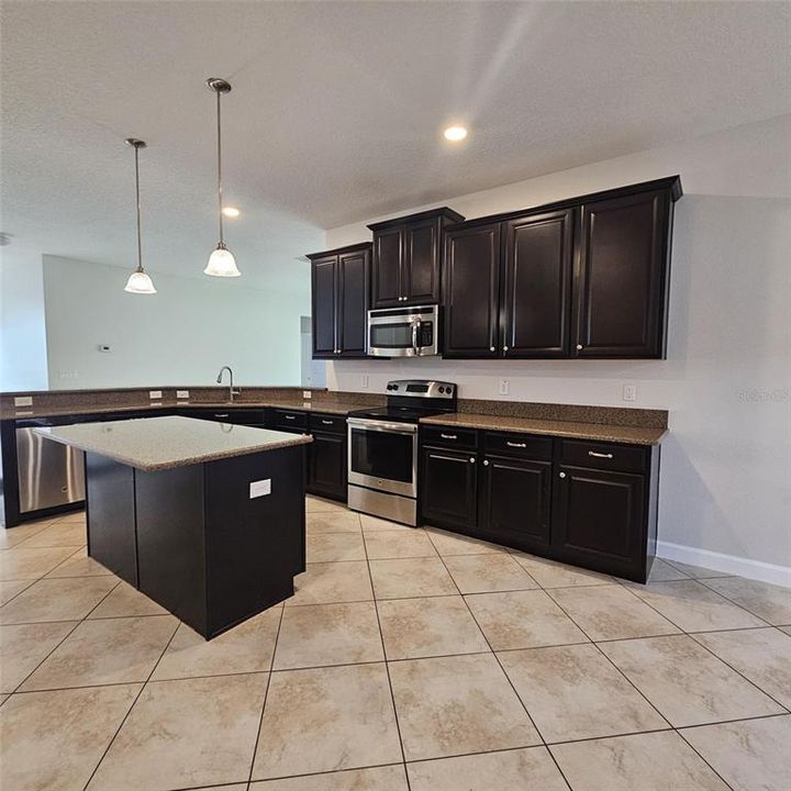 For Rent: $2,900 (4 beds, 3 baths, 2293 Square Feet)
