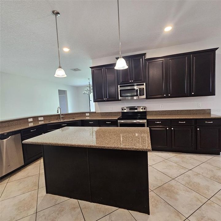 For Rent: $2,900 (4 beds, 3 baths, 2293 Square Feet)