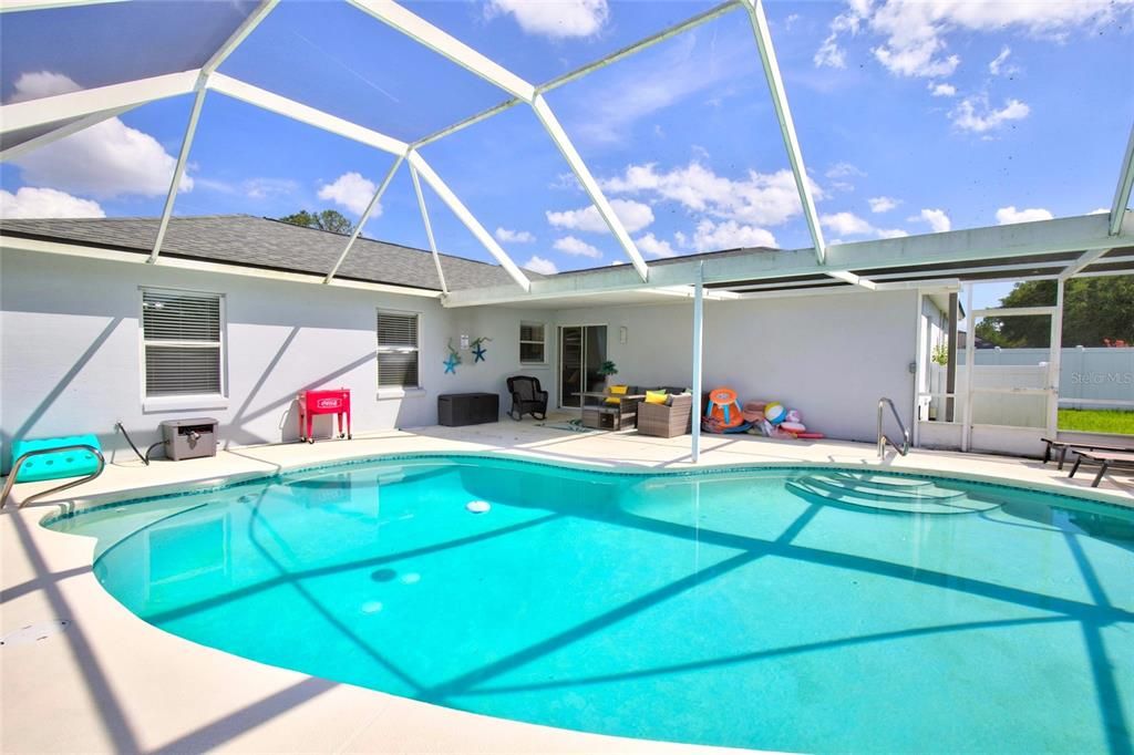 En Venta: $415,000 (4 camas, 2 baños, 1624 Pies cuadrados)