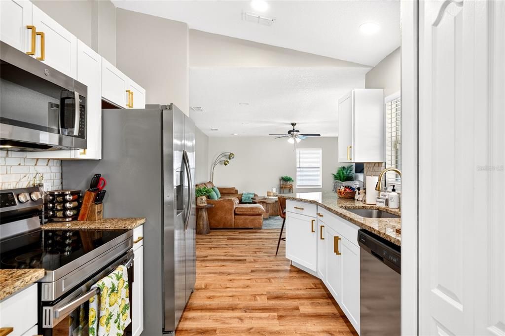 En Venta: $415,000 (4 camas, 2 baños, 1624 Pies cuadrados)