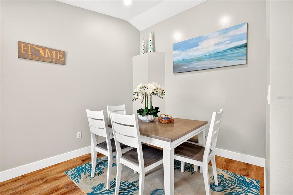 En Venta: $415,000 (4 camas, 2 baños, 1624 Pies cuadrados)