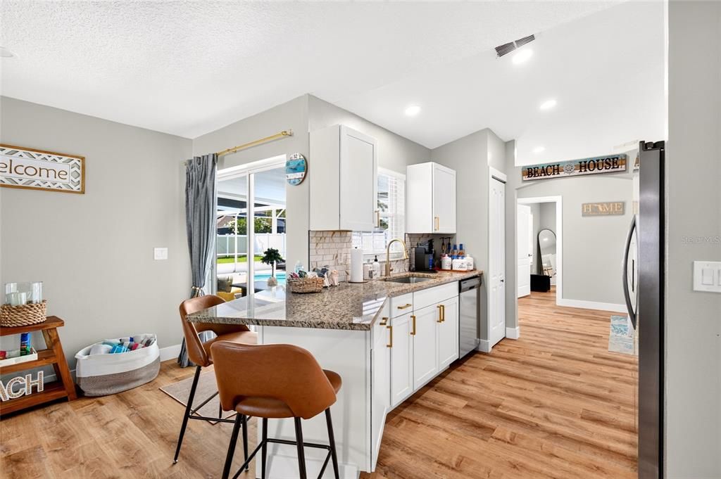 En Venta: $415,000 (4 camas, 2 baños, 1624 Pies cuadrados)