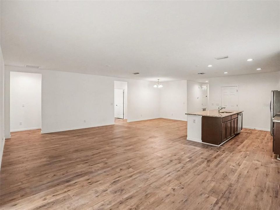 For Sale: $415,000 (4 beds, 3 baths, 2126 Square Feet)