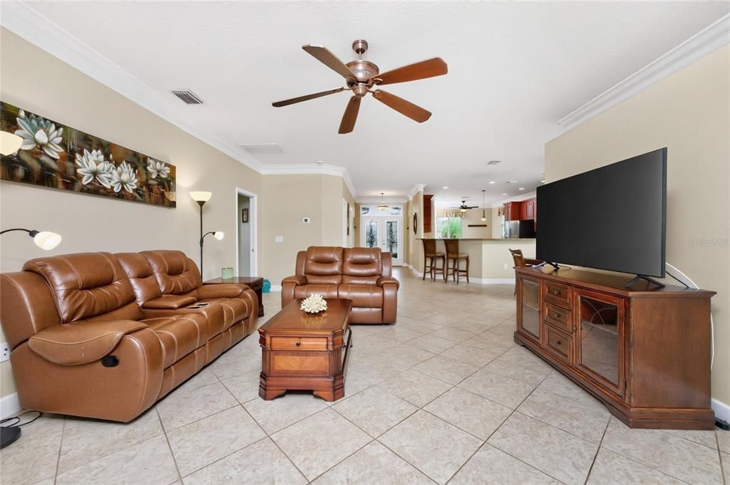 En Venta: $499,000 (3 camas, 2 baños, 2070 Pies cuadrados)