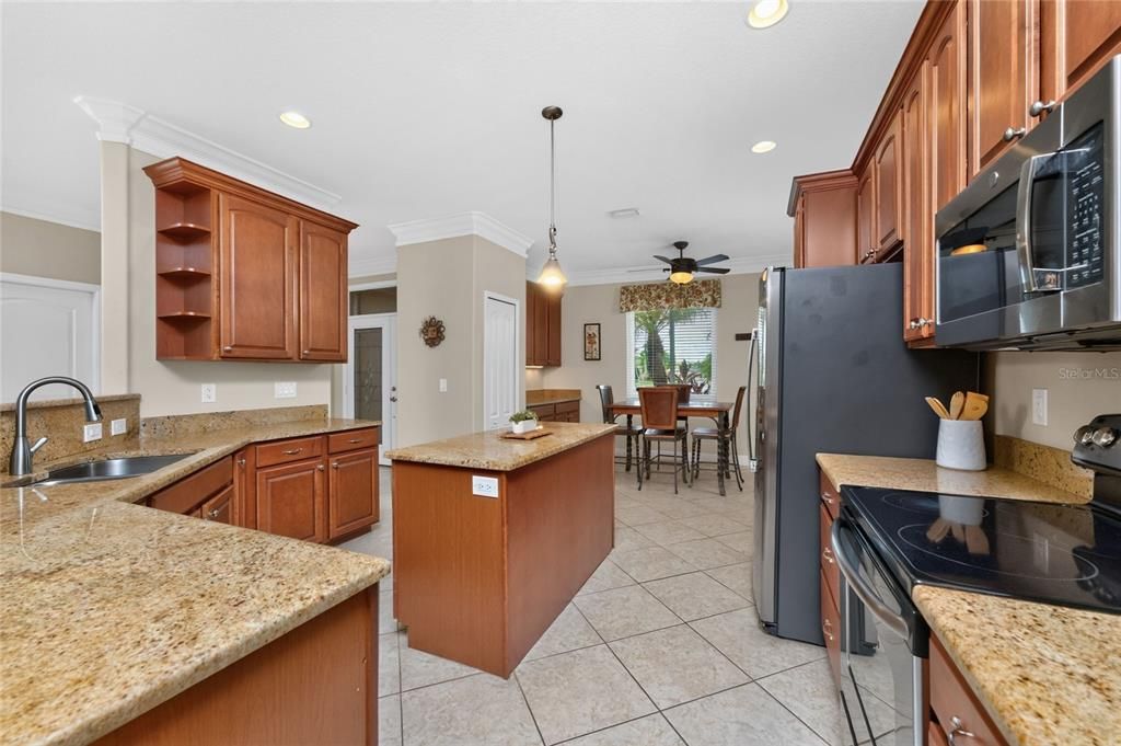 En Venta: $499,000 (3 camas, 2 baños, 2070 Pies cuadrados)