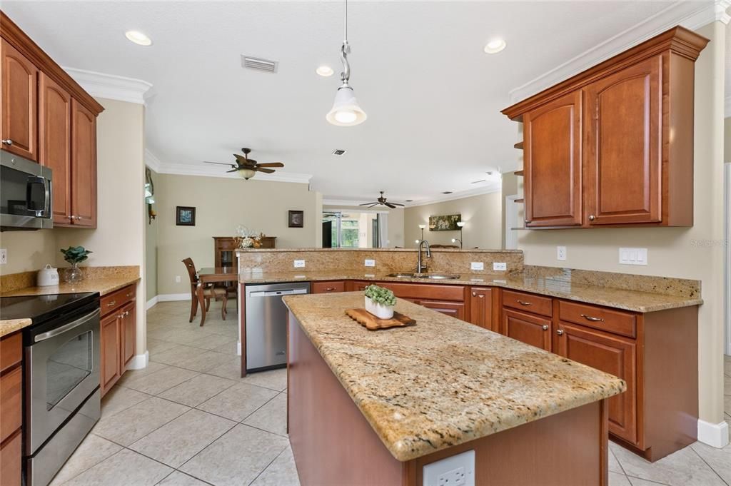 En Venta: $499,000 (3 camas, 2 baños, 2070 Pies cuadrados)