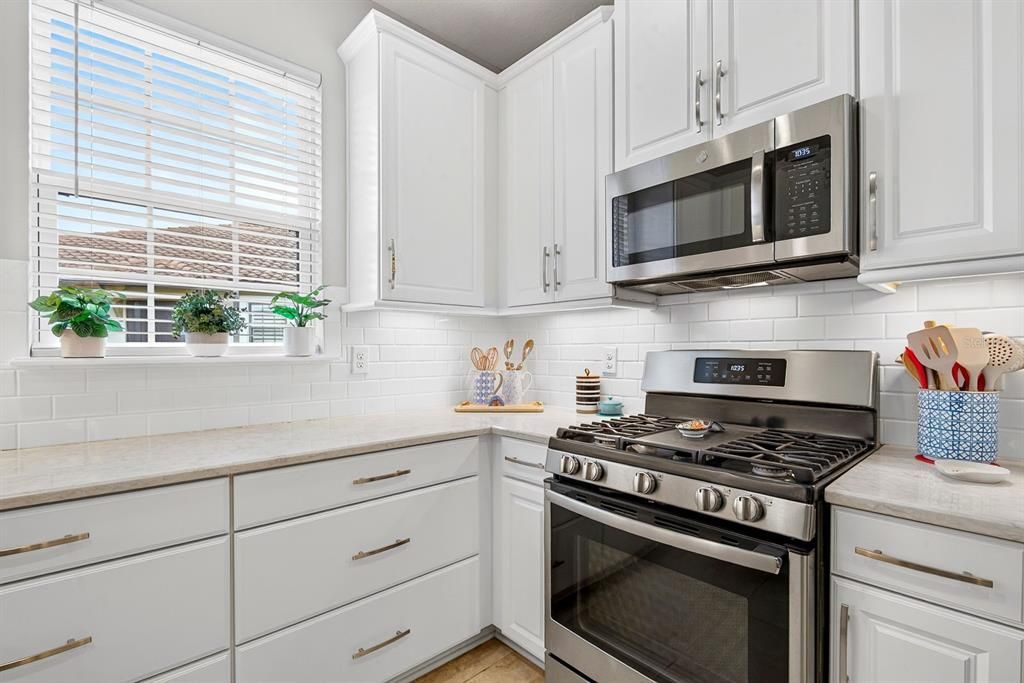 For Sale: $375,000 (2 beds, 2 baths, 1582 Square Feet)