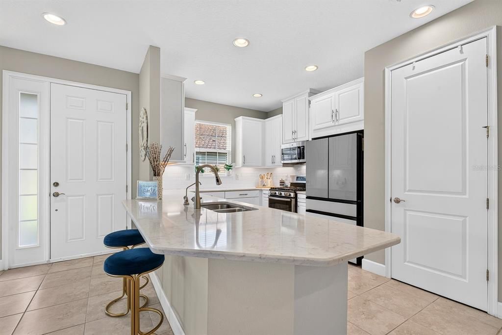 For Sale: $375,000 (2 beds, 2 baths, 1582 Square Feet)