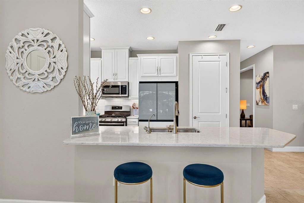 For Sale: $375,000 (2 beds, 2 baths, 1582 Square Feet)