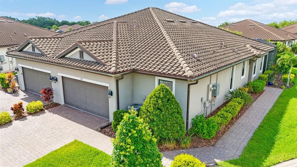 For Sale: $375,000 (2 beds, 2 baths, 1582 Square Feet)
