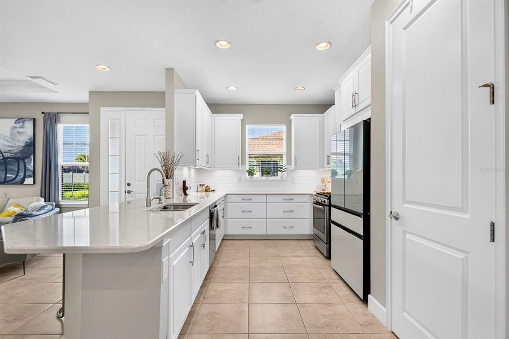 For Sale: $375,000 (2 beds, 2 baths, 1582 Square Feet)