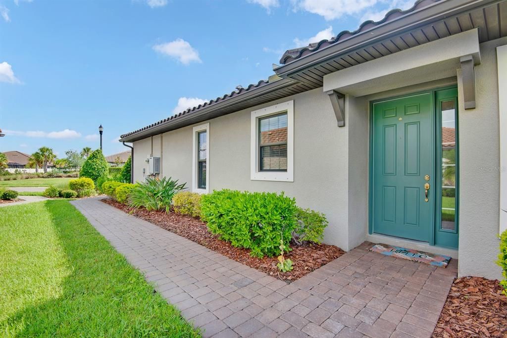 For Sale: $375,000 (2 beds, 2 baths, 1582 Square Feet)