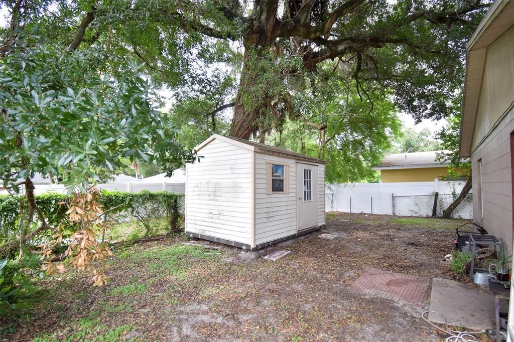 Active With Contract: $249,900 (3 beds, 2 baths, 1140 Square Feet)