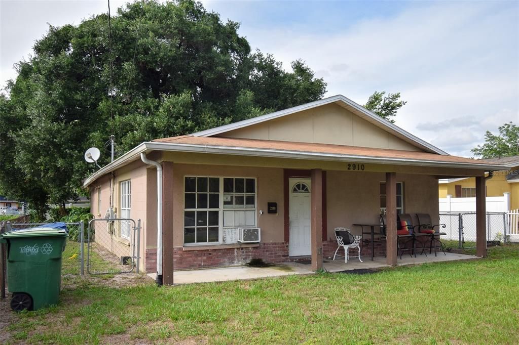 Active With Contract: $249,900 (3 beds, 2 baths, 1140 Square Feet)