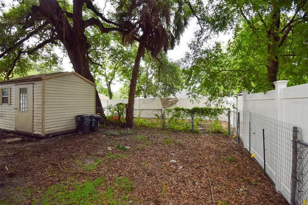Active With Contract: $249,900 (3 beds, 2 baths, 1140 Square Feet)